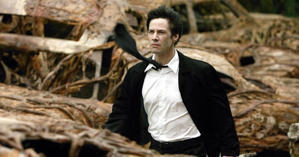 Keanu Reeves is "aching" to play John Constantine again in the Constantine 2 project being developed by Francis Lawrence and Akiva Goldsman