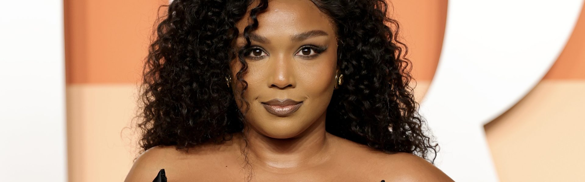 Pop Out, Then! Lizzo Trends After Showing Off Her Dramatic Weight Loss At Vanity Fair Oscars Afterparty (PHOTOS)