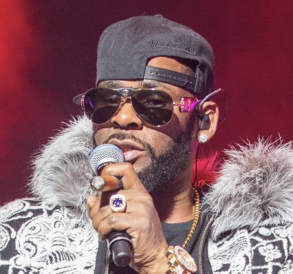 Hol' Up! Social Media Is In A Frenzy After R. Kelly Appears To Hop On The 'Residuals' Challenge With THESE Lyrics (LISTEN)