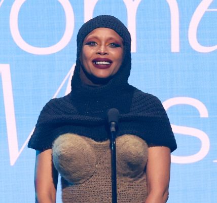 Erykah Badu Sparks BBL Shade Debate After Poppin' Out At Billboard Women In Music Awards With THIS Curvaceous Fit