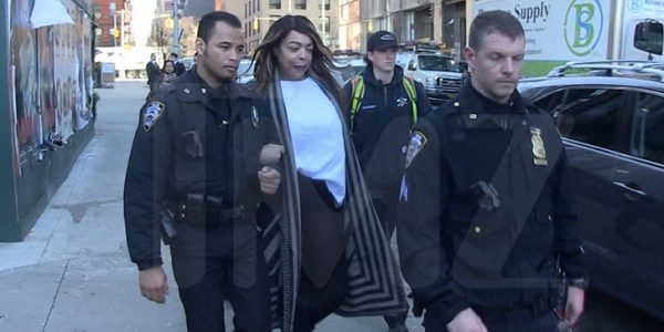 031025_wendy_williams_ambulance_kal