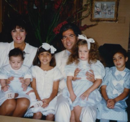 Kris Jenner shares throw back pic of Rob, Kourtney, Khloe and Kim with her and Rob Senior.