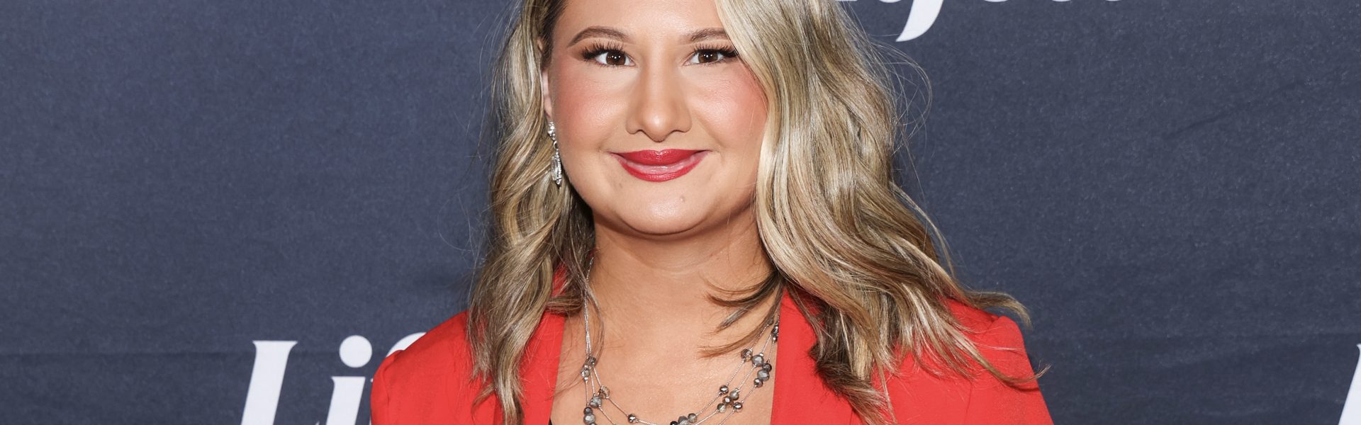 Okay! Gypsy Rose Turns Heads After Showing Off Her New Look In Family Photo With Infant Daughter