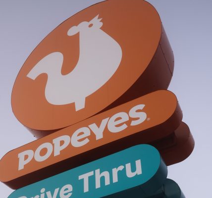 Play Too Much! Popeyes Steps In After Woman Jokes About An Employee “Flirting” With Her Man (VIDEO)