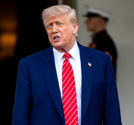 Donald Trump Signs Self-Deportation Executive Order With Exit Bonus For Illegal Immigrants