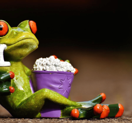 The Best TV Binge Sessions Right Now (And What to Cozy Up With While You Watch)