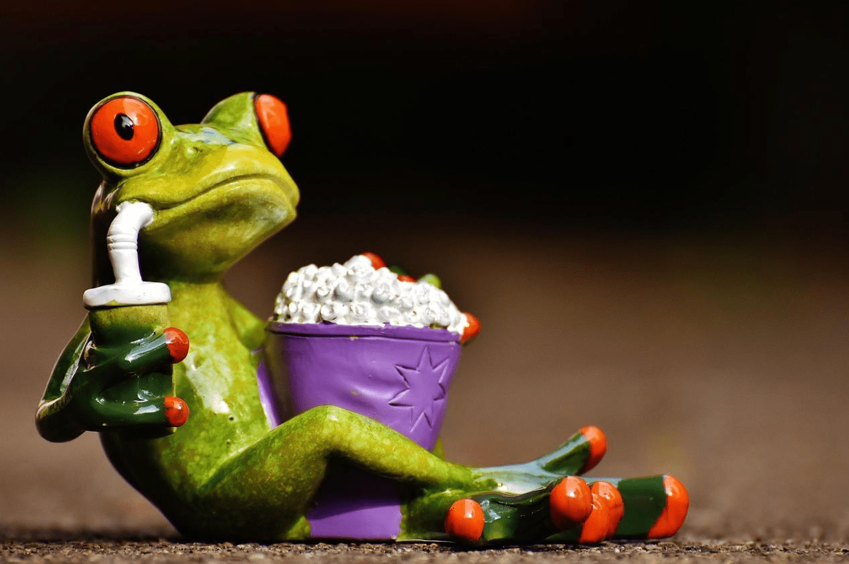 The Best TV Binge Sessions Right Now (And What to Cozy Up With While You Watch)