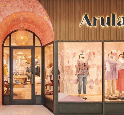 Plus size retailer, Arula storefront