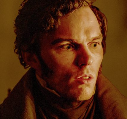 Nicholas Hoult, Nosferatu gift