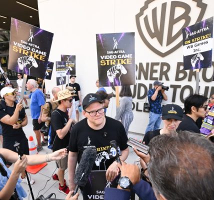 SAG-AFTRA and Video Recreation Firms Attain Tentative New Deal