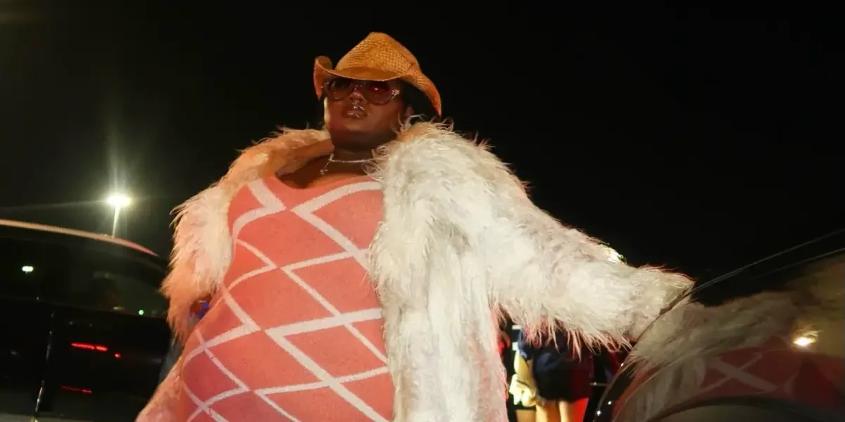 plus size fashion influencer taylor