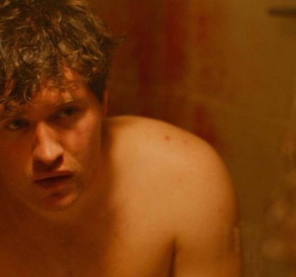 A teaser trailer has been unveiled for the Silent Night, Deadly Night remake, which reaches theatres this December