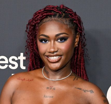 Kaliii Has The Internet Crackin Up After Clapping Back At Critics Over Edited Photo Claims (PHOTOS)