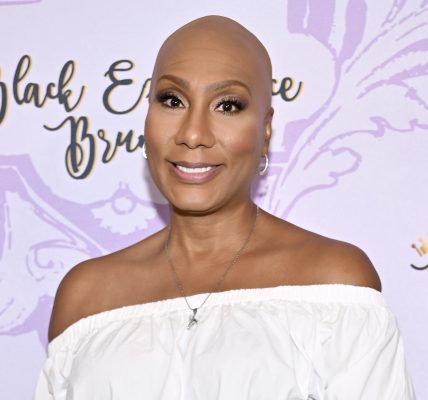A Look! Towanda Braxton Dons Purple Wedding Dress To Marry Longtime Partner Sean Hall (VIDEOS)