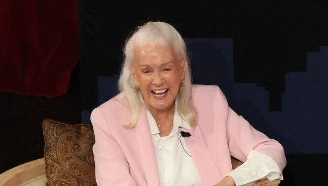 Laura Dern’s Parents: Everything to Know About Her Mother, Diane Ladd, & Father Bruce Dern