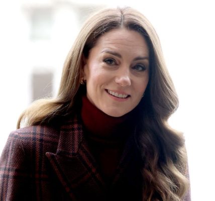 LONDON, ENGLAND - JANUARY 14: Catherine, Princess of Wales during a visit to The Royal Marsden Hospital on January 14, 2025 in London, England. The Prince and Princess of Wales have today become Joint Patrons of The Royal Marsden NHS Foundation Trust following a visit by Her Royal Highness to the hospital’s Chelsea site. The Princess’ own personal cancer journey saw her receive treatment from The Royal Marsden. The Royal Marsden opened its doors in 1851 as the world’s first hospital dedicated to cancer diagnosis, treatment, research and education. (Photo by Chris Jackson/Getty Images)