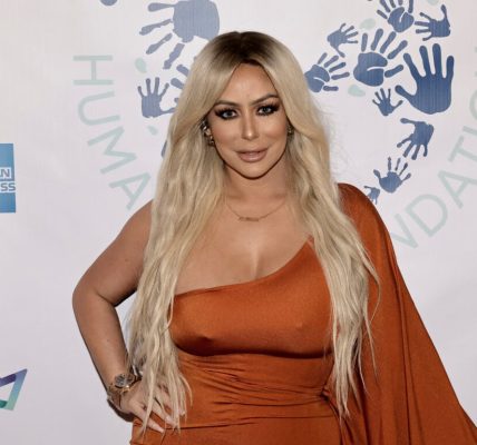 Aubrey O'Day arrives at the launch of the DermKing Humanity Foundation on November 05, 2023 in Los Angeles, California.
