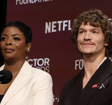 Oop! Social Media Reacts To Janelle James' Response To NSFW Question About Connor Storrie's Steamy Scenes In 'Heated Rivalry' (WATCH)