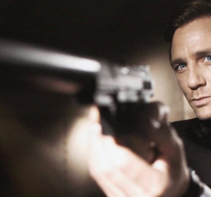 The digital posters on Prime Video took the guns out of James Bond's hands, but Netflix images have given them back