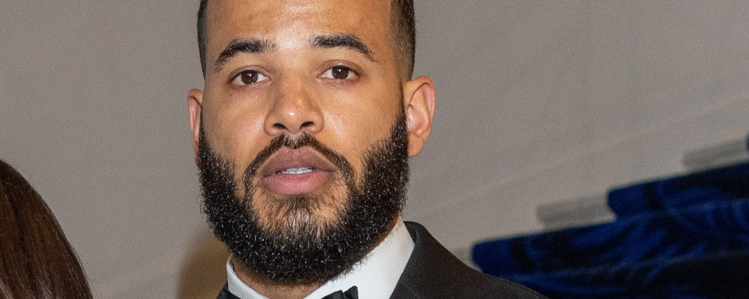 Out In The Open! Desmond Scott’s PDA With Mystery Woman Has Fans Losing It Amid Divorce Filing (VIDEO)