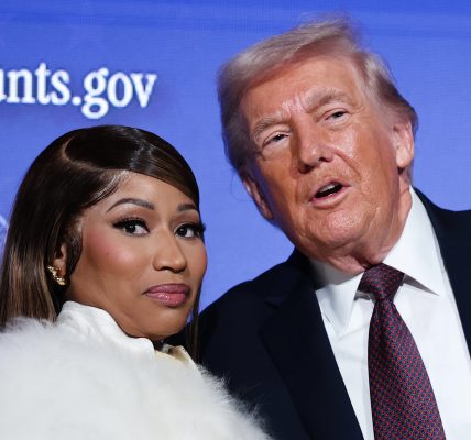 Whew! Social Media Is Goin' OFF After Nicki Minaj Called Herself Trump's "Number One Fan" & Held His Hand At Account Summit (WATCH)