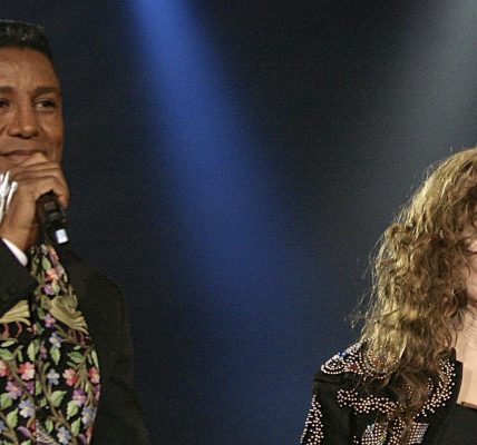 Clip Of La Toya Cheffin' It Up For Jermaine & The Jackson Family Has Social Media Users Cuttin' UP (WATCH)