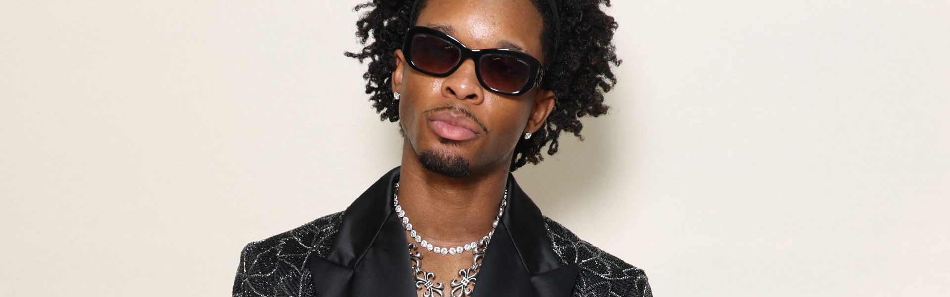 Social Media Sounds OFF After Resurfaced Clip Shows D4vd’s Reaction Shift While Meeting Female Fan