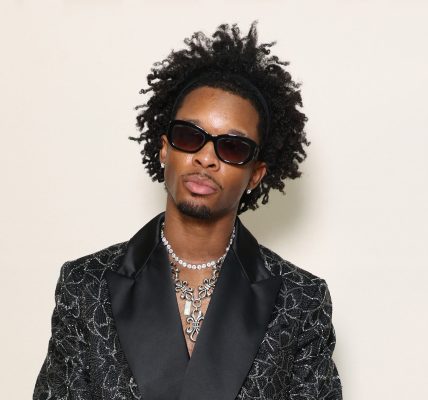 Social Media Sounds OFF After Resurfaced Clip Shows D4vd’s Reaction Shift While Meeting Female Fan