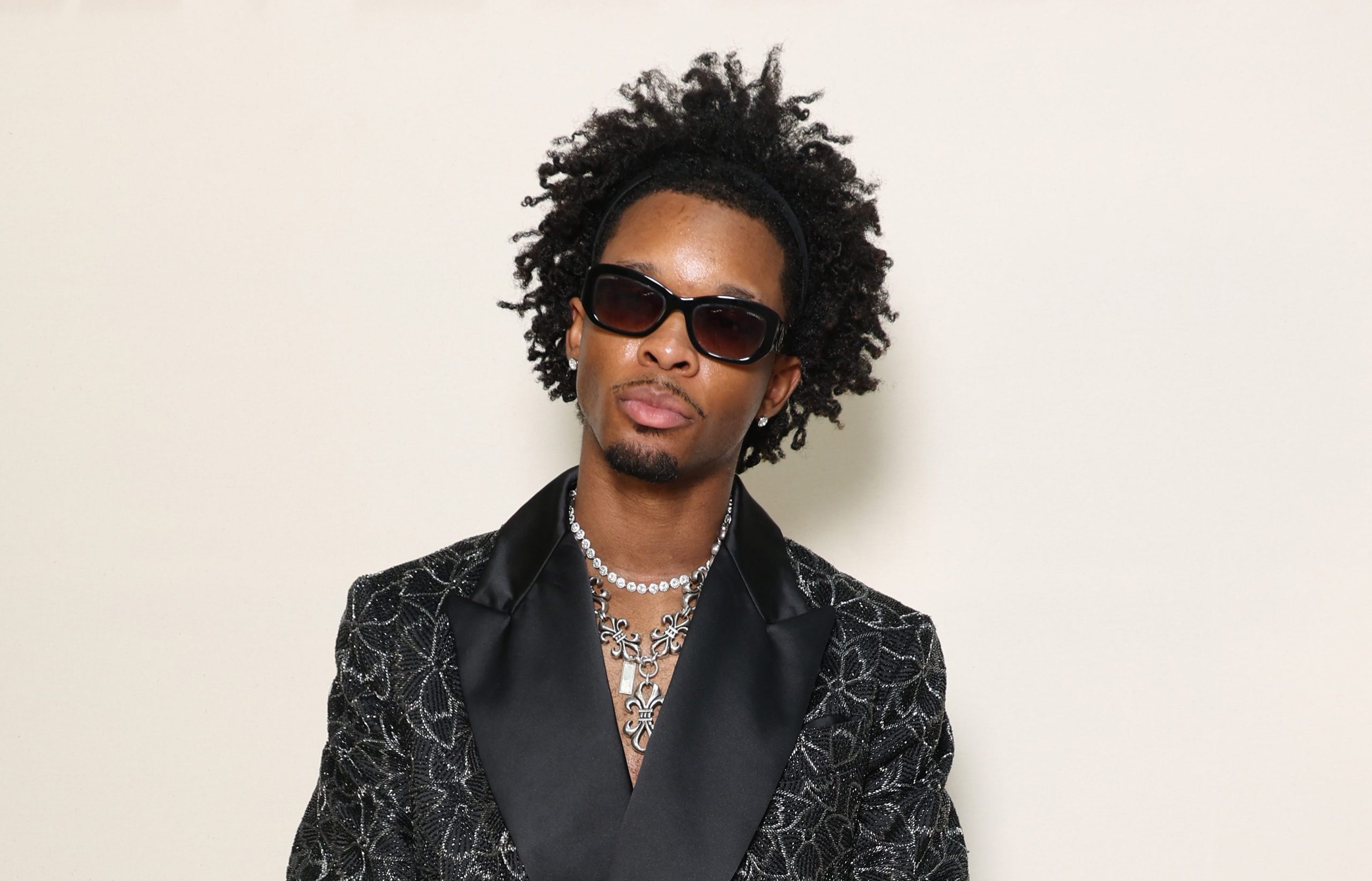 Social Media Sounds OFF After Resurfaced Clip Shows D4vd’s Reaction Shift While Meeting Female Fan