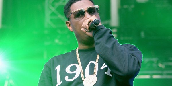 Jay Electronica Jumps Into Crowd & Confronts Fans For Booing Him At L.A. Show: "They P*ssy!"