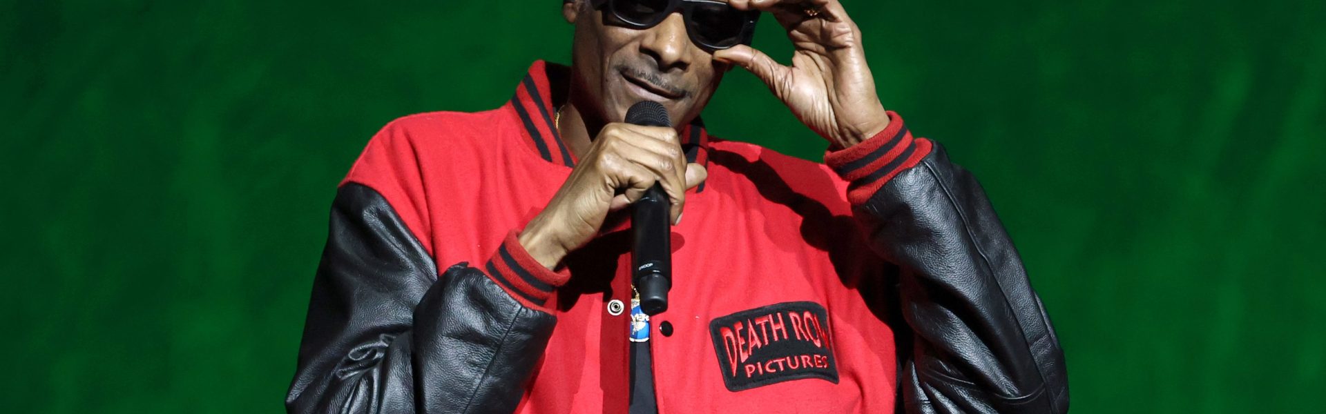 Snoop Dogg Reacts Backlash Young Girl Fan Colorado Stage Pole Dance Set Viral Video 