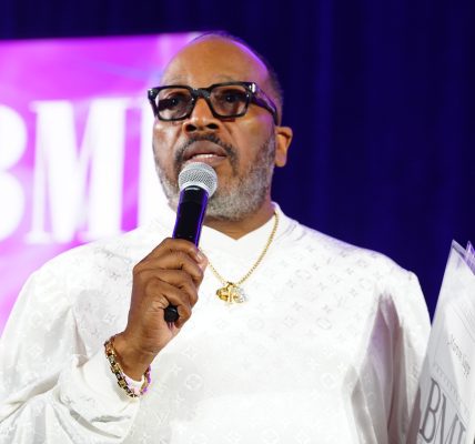 Oop! Marvin Sapp's Wife Says The Church Did Not Fund Their Lavish Wedding Or Her Helicopter Arrival La'Boris Cole