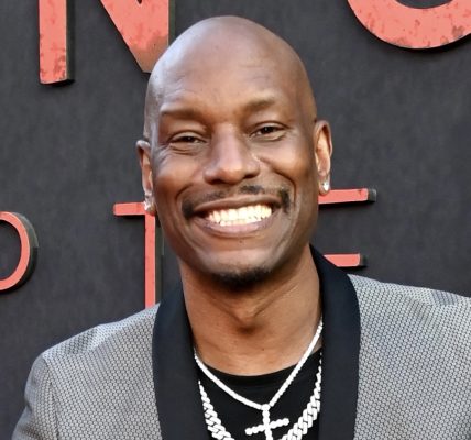 You Okay?! Woman Falls OUT After Tyrese Kisses Her Forehead While Singing To Her (WATCH)