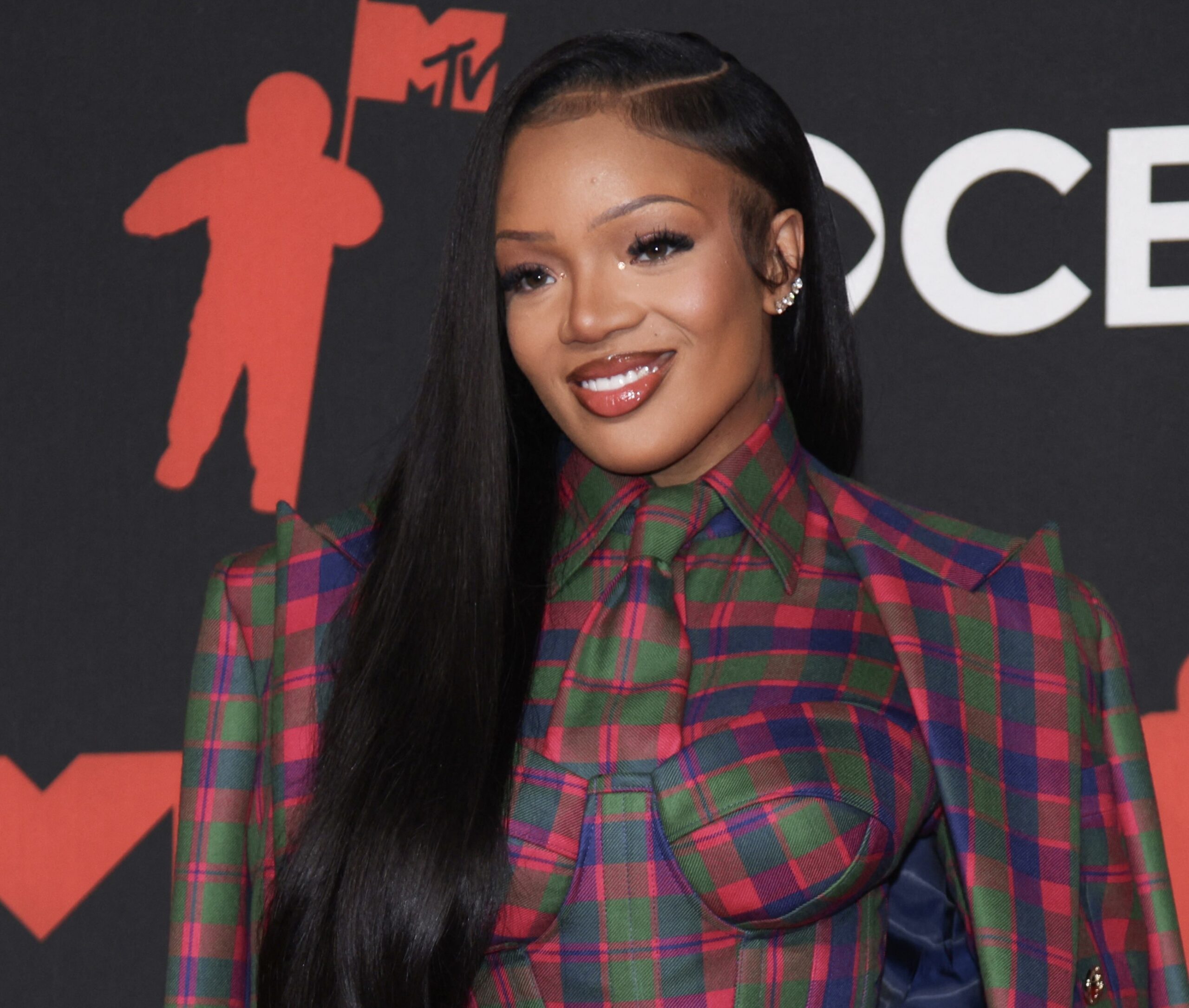 Sister Love! Victoria “BroRilla” Woods Checks Critics Who Try To Downplay GloRilla’s Looks While Crediting Her For Putting Memphis On The Map (VIDEO