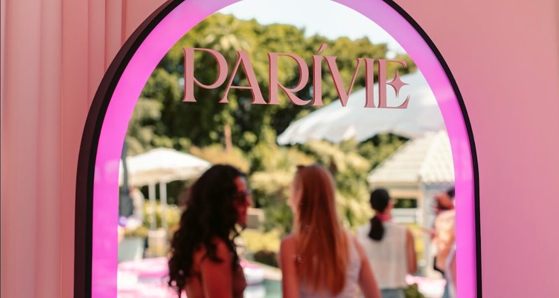 Paris Hilton’s Coachella Beauty Secret: The Smart Mirror You Need to Know About