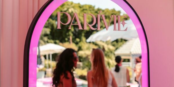 Paris Hilton’s Coachella Beauty Secret: The Smart Mirror You Need to Know About