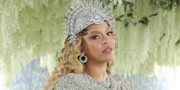 Okay! Beyoncé's Wardrobe Change At The Met Gala Has Internet Users Talkin' (PHOTOS)