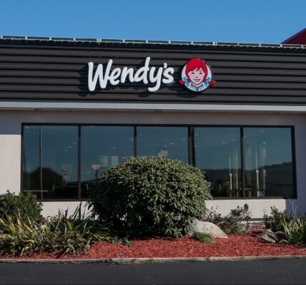 Woman robs Wendy's AirPod Shadaira Harris Dover Delaware
