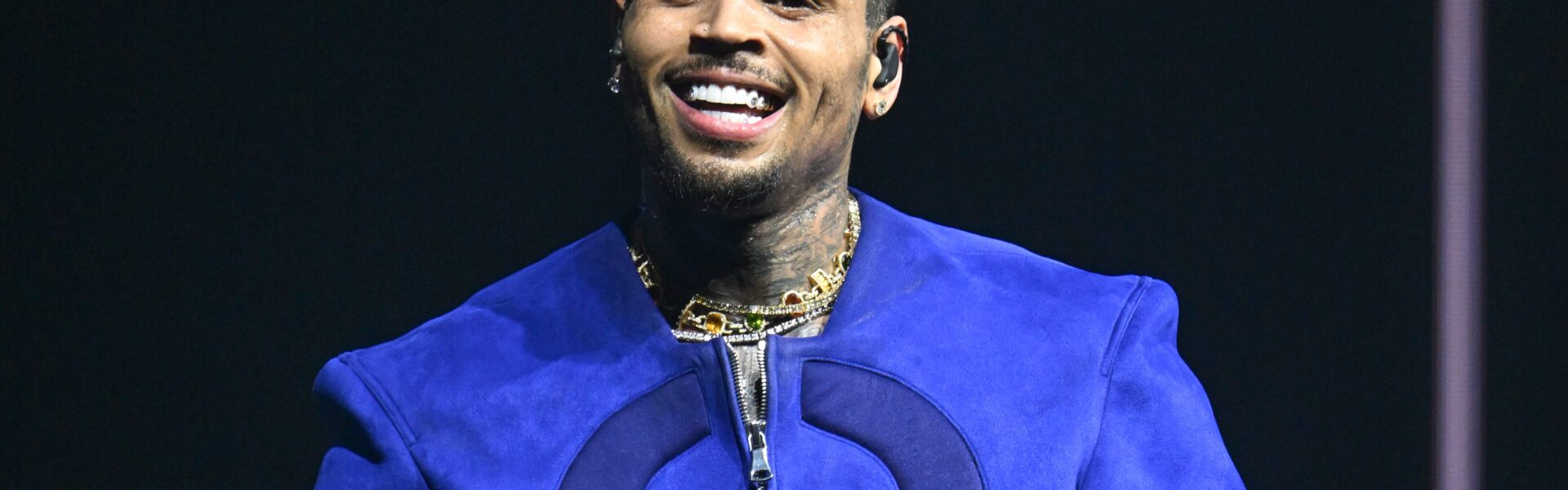 Chris Brown Has The Internet Goin' Wild Over SPICY Moment With Fan On The R&B'Tour