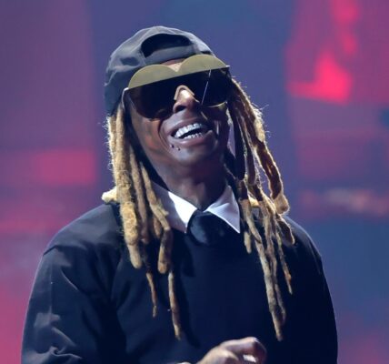 Lil Wayne Sets Off Timelines After Flexing His Abs & Fans Say Y'all Must've Forgot