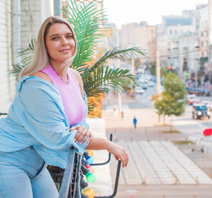 Plus size lady on jean