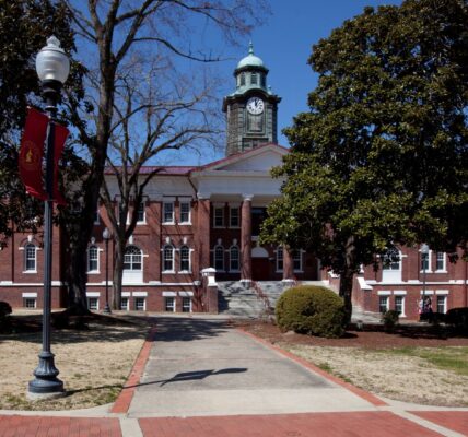 Tuskegee University bans bonnets do rags dress code online debate