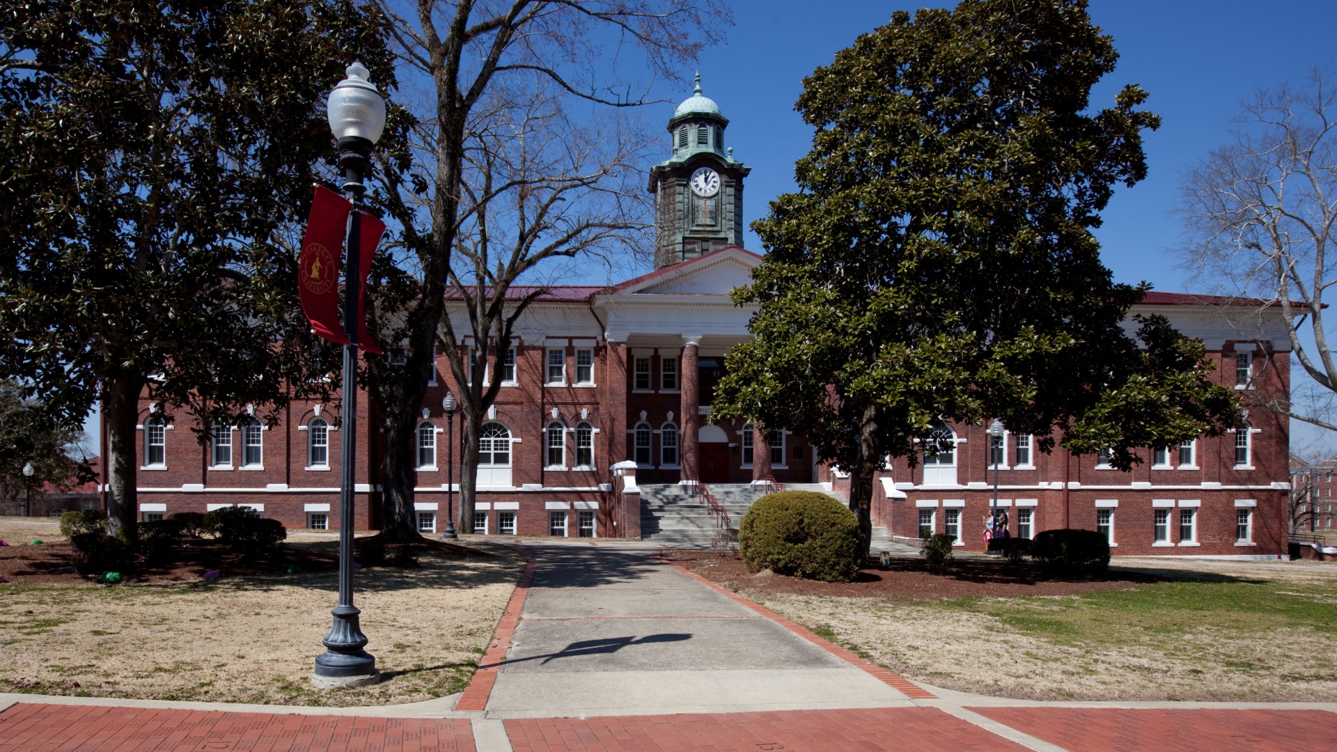 Tuskegee University bans bonnets do rags dress code online debate
