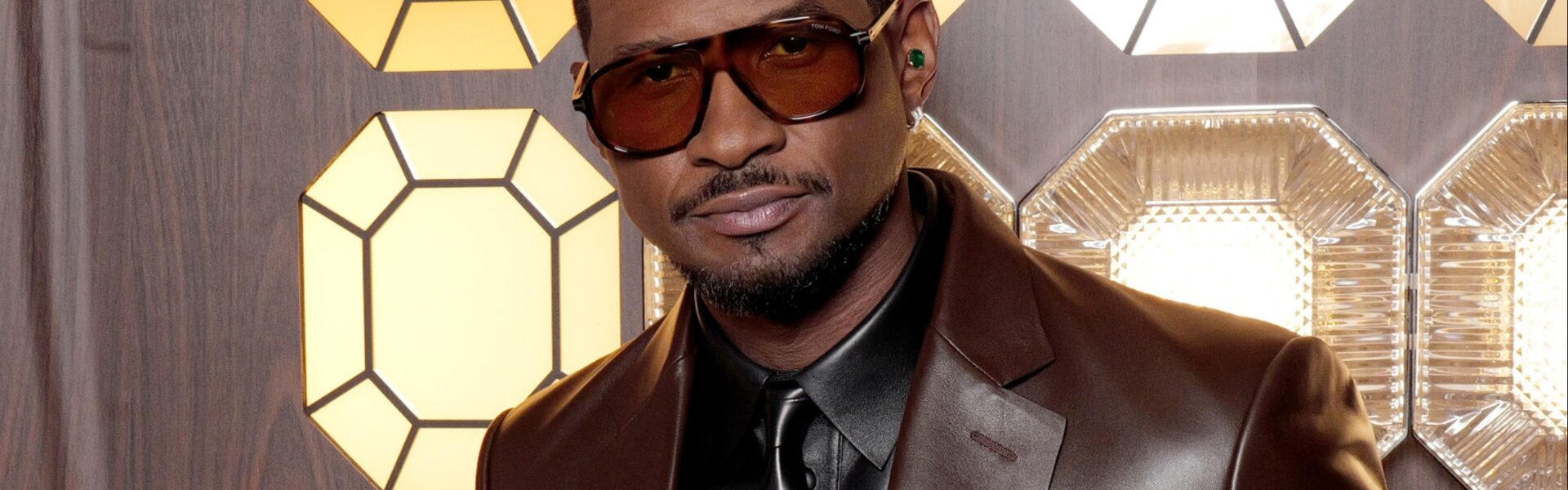 Usher sexy show back fan mishap spicy cherry The R&B Tour The R and B Tour