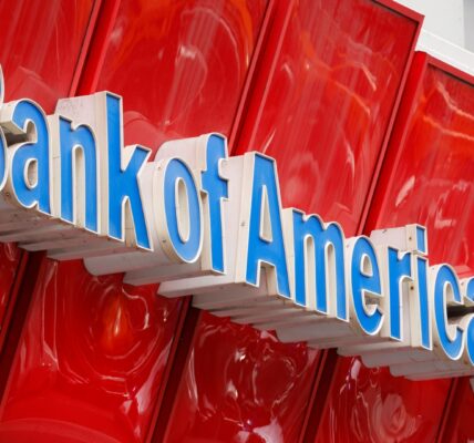 Bank of America Vice President Erin Piacenti Times Square stabbing NYPD police fatally shoot Pamela Cisneros