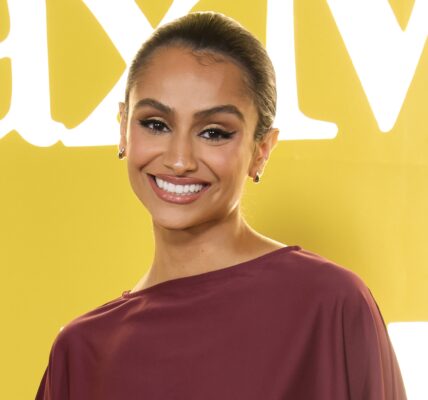 Issa Fiancée! Nazanin Mandi Announced Her Engagement & Some Folks Are Doin' A Double-Take (PHOTOS)